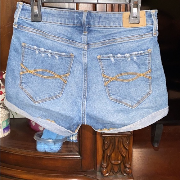 mid ride denim shorts - Picture 2 of 6